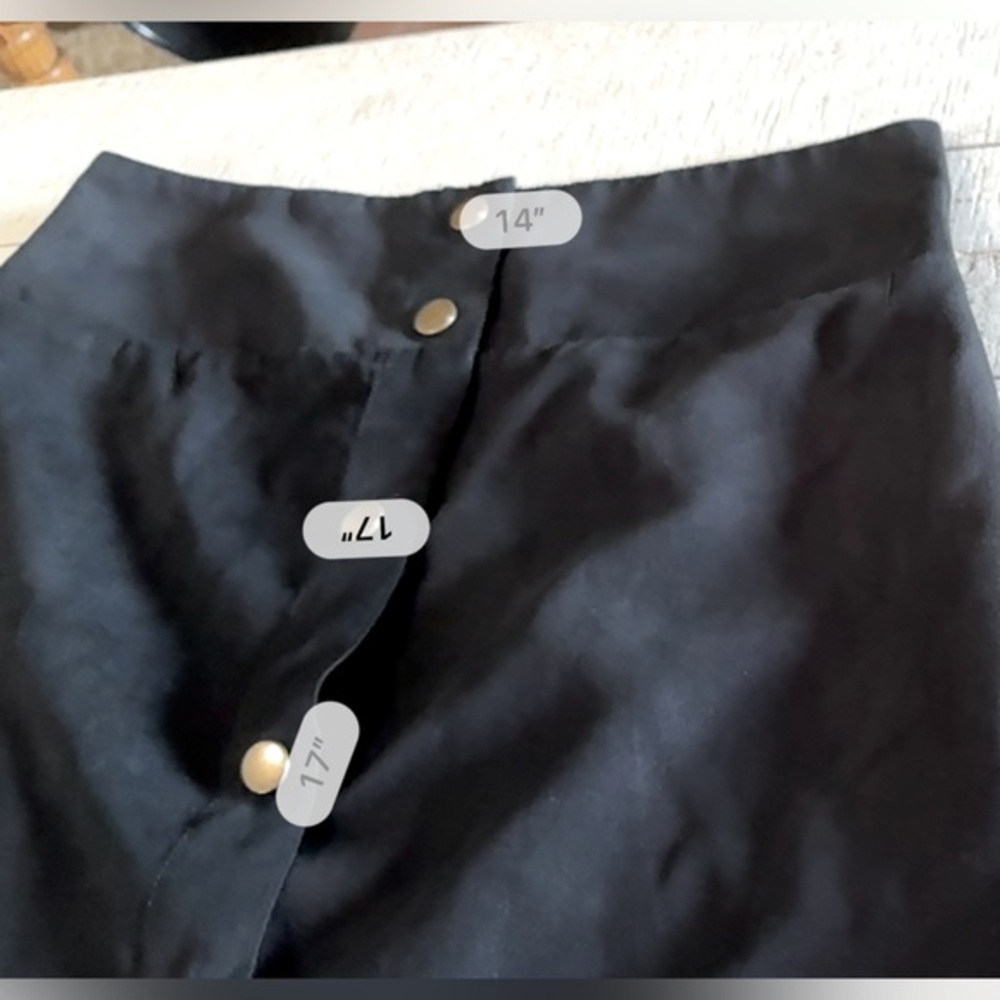 Black scalloped button front skirt - 4 - Picture 4 of 4
